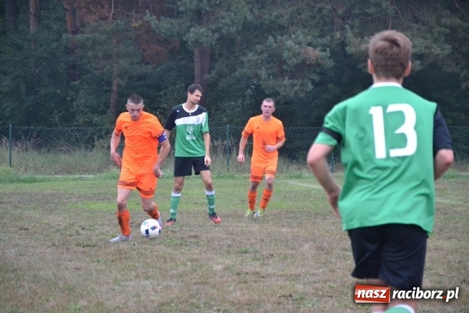 Zdjęcie w galerii na portalu naszraciborz.pl: Adamowice kontra Jankowice. Komplet punktów gospodarzy wiadomości z regionu