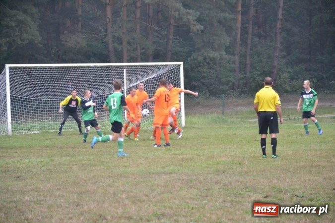 Zdjęcie w galerii na portalu naszraciborz.pl: Adamowice kontra Jankowice. Komplet punktów gospodarzy wiadomości z regionu