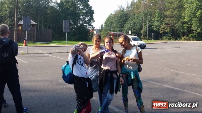 Zdjęcie w galerii na portalu naszraciborz.pl: Gimnazjum nr 5 sprzątało świat wiadomości z regionu