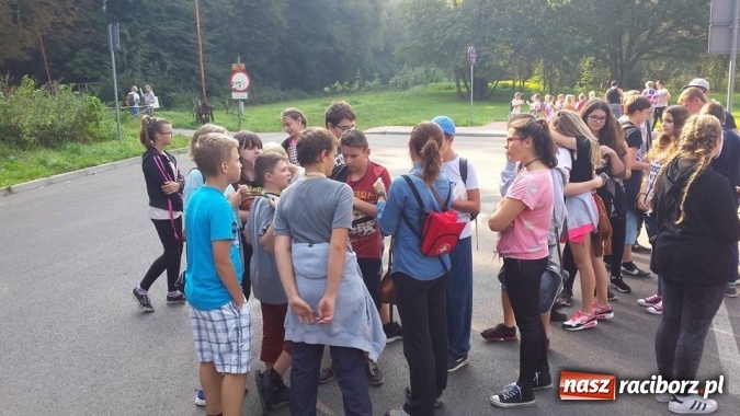 Zdjęcie w galerii na portalu naszraciborz.pl: Gimnazjum nr 5 sprzątało świat wiadomości z regionu