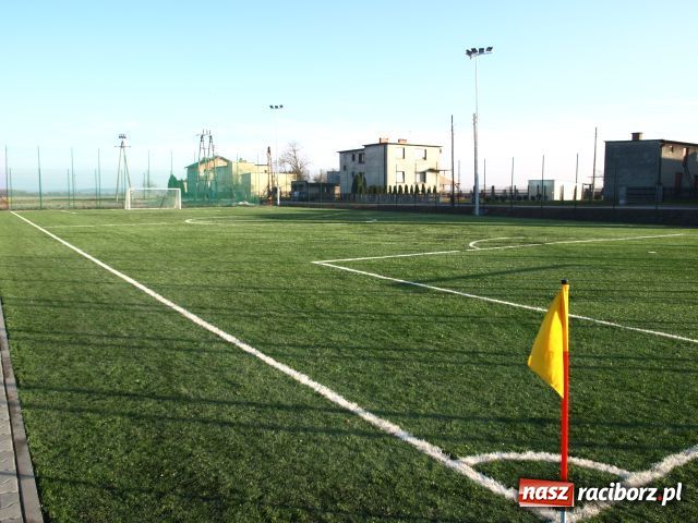 Zdjęcie w galerii na portalu naszraciborz.pl: W Tworkowie mają nowoczesne boisko wiadomości z regionu