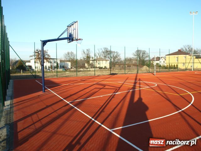 Zdjęcie w galerii na portalu naszraciborz.pl: W Tworkowie mają nowoczesne boisko wiadomości z regionu