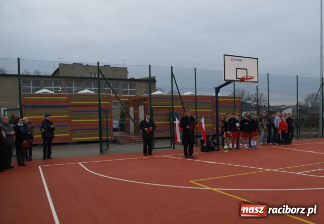 Zdjęcie w galerii na portalu naszraciborz.pl: W Tworkowie mają nowoczesne boisko wiadomości z regionu