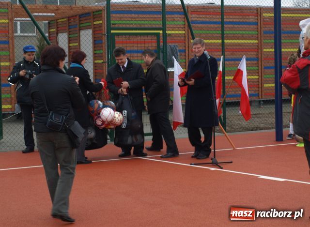 Zdjęcie w galerii na portalu naszraciborz.pl: W Tworkowie mają nowoczesne boisko wiadomości z regionu
