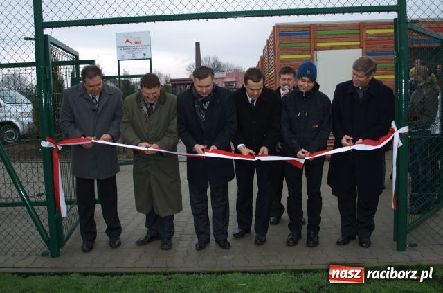 Zdjęcie w galerii na portalu naszraciborz.pl: W Tworkowie mają nowoczesne boisko wiadomości z regionu