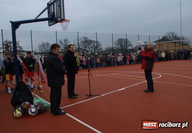 Zdjęcie w galerii na portalu naszraciborz.pl: W Tworkowie mają nowoczesne boisko wiadomości z regionu