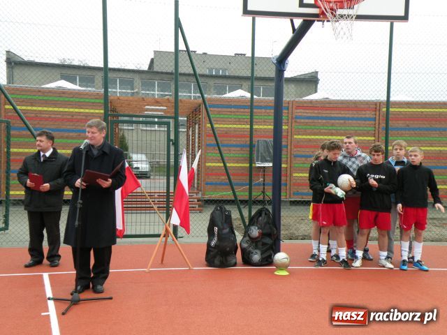 Zdjęcie w galerii na portalu naszraciborz.pl: W Tworkowie mają nowoczesne boisko wiadomości z regionu