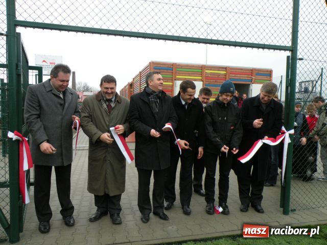 Zdjęcie w galerii na portalu naszraciborz.pl: W Tworkowie mają nowoczesne boisko wiadomości z regionu