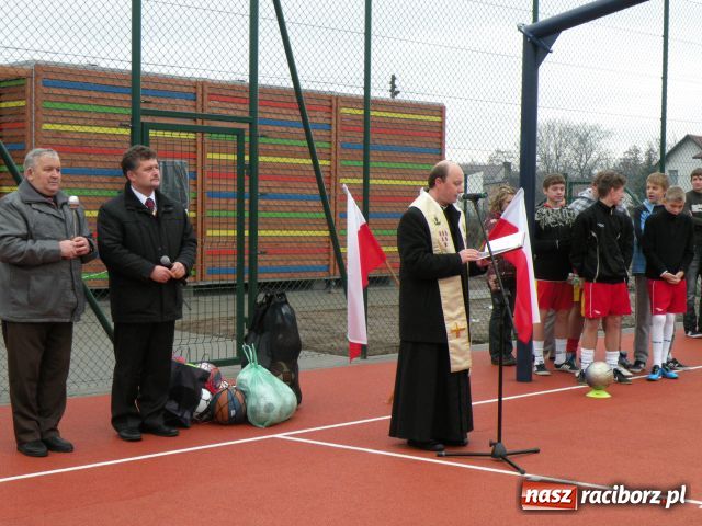 Zdjęcie w galerii na portalu naszraciborz.pl: W Tworkowie mają nowoczesne boisko wiadomości z regionu