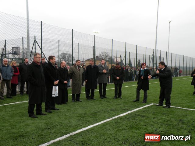 Zdjęcie w galerii na portalu naszraciborz.pl: W Tworkowie mają nowoczesne boisko wiadomości z regionu