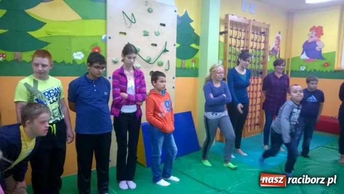 Zdjęcie w galerii na portalu naszraciborz.pl: Halo, zdarzył się wypadek! Czyli nauka pierwszej pomocy w Zespole Szkół Specjalnych wiadomości z regionu