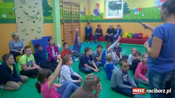 Zdjęcie w galerii na portalu naszraciborz.pl: Halo, zdarzył się wypadek! Czyli nauka pierwszej pomocy w Zespole Szkół Specjalnych wiadomości z regionu