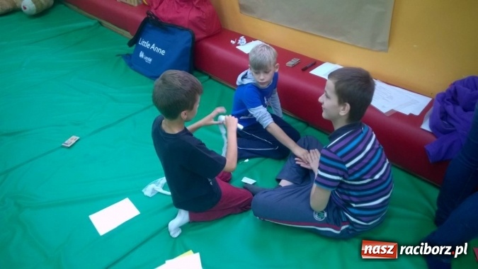 Zdjęcie w galerii na portalu naszraciborz.pl: Halo, zdarzył się wypadek! Czyli nauka pierwszej pomocy w Zespole Szkół Specjalnych wiadomości z regionu