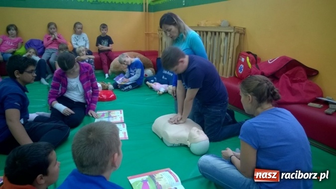 Zdjęcie w galerii na portalu naszraciborz.pl: Halo, zdarzył się wypadek! Czyli nauka pierwszej pomocy w Zespole Szkół Specjalnych wiadomości z regionu
