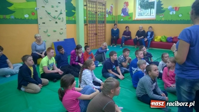 Zdjęcie w galerii na portalu naszraciborz.pl: Halo, zdarzył się wypadek! Czyli nauka pierwszej pomocy w Zespole Szkół Specjalnych wiadomości z regionu