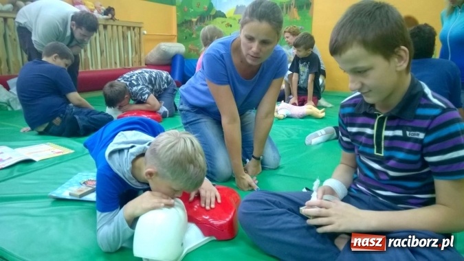 Zdjęcie w galerii na portalu naszraciborz.pl: Halo, zdarzył się wypadek! Czyli nauka pierwszej pomocy w Zespole Szkół Specjalnych wiadomości z regionu
