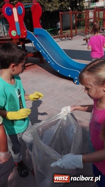 Zdjęcie w galerii na portalu naszraciborz.pl: Akcja Sprzątanie świata w Szkole Podstawowej nr 13  wiadomości z regionu