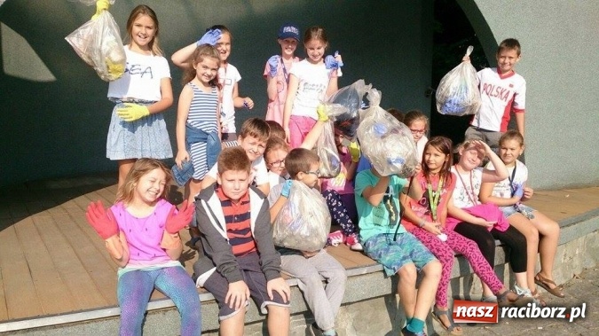 Zdjęcie w galerii na portalu naszraciborz.pl: Akcja Sprzątanie świata w Szkole Podstawowej nr 13  wiadomości z regionu