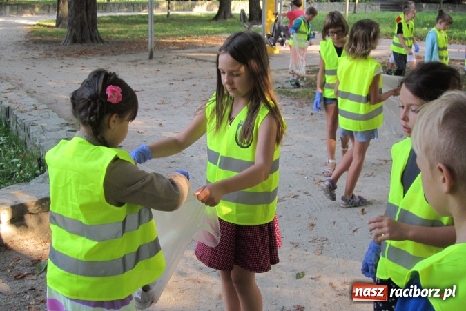 Zdjęcie w galerii na portalu naszraciborz.pl: Akcja Sprzątanie świata w Szkole Podstawowej nr 13  wiadomości z regionu