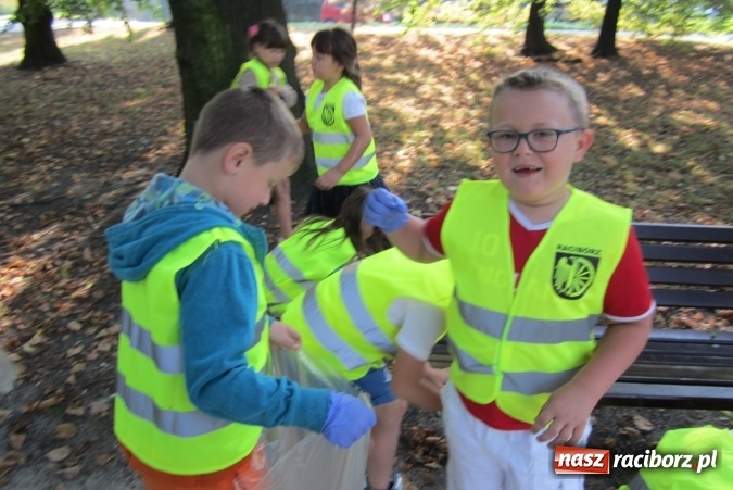 Zdjęcie w galerii na portalu naszraciborz.pl: Akcja Sprzątanie świata w Szkole Podstawowej nr 13  wiadomości z regionu