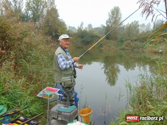 Zdjęcie w galerii na portalu naszraciborz.pl: Na łowisku nr 635 Ostróg odbyły się zawody w dyscyplinie spławikowej Weterani 55+ wiadomości z regionu