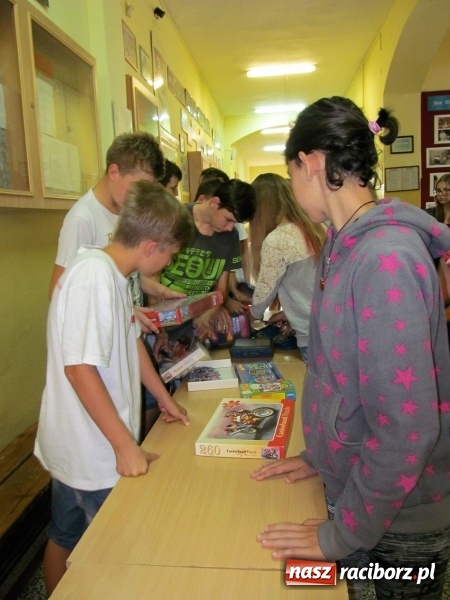 Zdjęcie w galerii na portalu naszraciborz.pl: Drugie życie naszych rzeczy, czyli recykling inaczej w Gimnazjum nr 5 wiadomości z regionu