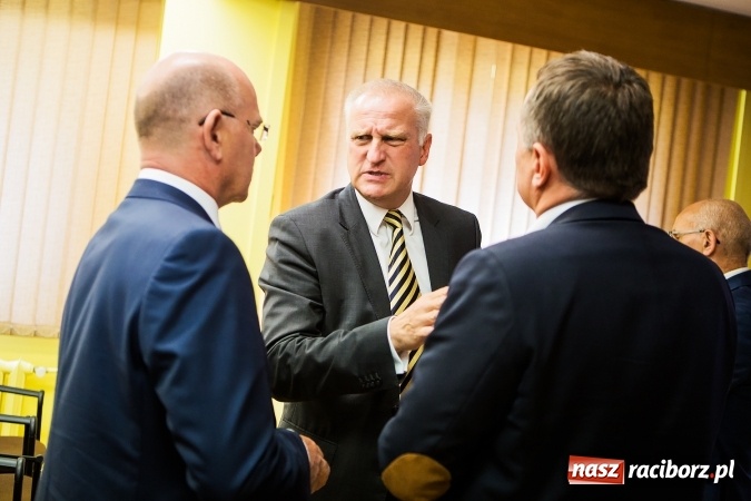 Zdjęcie w galerii na portalu naszraciborz.pl: Szef śląskiego NFZ-etu odwiedził raciborską lecznicę wiadomości z regionu