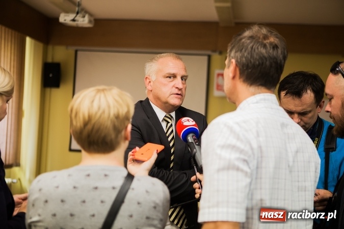 Zdjęcie w galerii na portalu naszraciborz.pl: Szef śląskiego NFZ-etu odwiedził raciborską lecznicę wiadomości z regionu