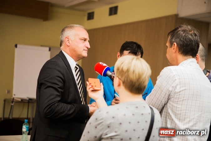 Zdjęcie w galerii na portalu naszraciborz.pl: Szef śląskiego NFZ-etu odwiedził raciborską lecznicę wiadomości z regionu