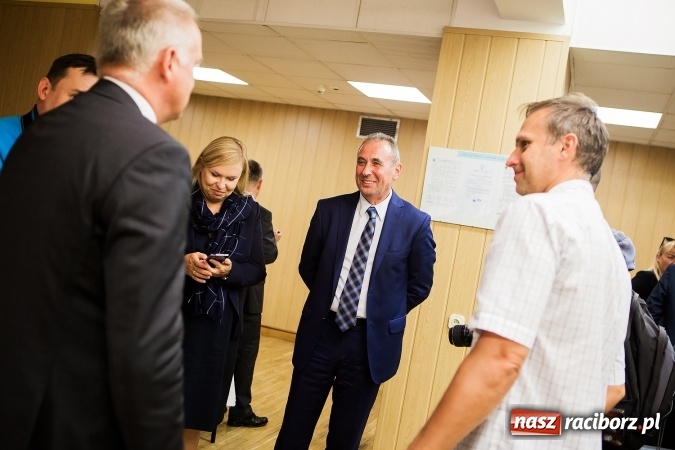 Zdjęcie w galerii na portalu naszraciborz.pl: Szef śląskiego NFZ-etu odwiedził raciborską lecznicę wiadomości z regionu