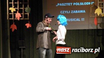 Zdjęcie w galerii na portalu naszraciborz.pl: Pasztet półsłodki, czyli zabawa w musical wiadomości z regionu