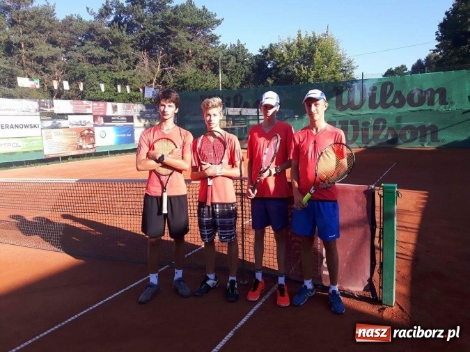 Zdjęcie w galerii na portalu naszraciborz.pl: Tenis ziemny: Udany występ Piotra Raczka na Drużynowych Mistrzostwach Polski wiadomości z regionu