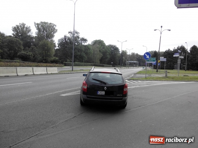 Zdjęcie w galerii na portalu naszraciborz.pl: Ten kierowca z Opolszczyzny jest absolutnym mistrzem parkowania w Raciborzu! wiadomości z regionu