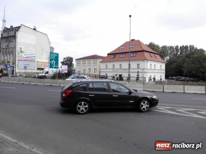 Zdjęcie w galerii na portalu naszraciborz.pl: Ten kierowca z Opolszczyzny jest absolutnym mistrzem parkowania w Raciborzu! wiadomości z regionu