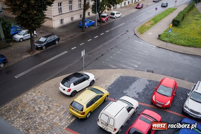 Zdjęcie w galerii na portalu naszraciborz.pl: Ten kierowca z Opolszczyzny jest absolutnym mistrzem parkowania w Raciborzu! wiadomości z regionu