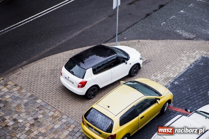 Zdjęcie w galerii na portalu naszraciborz.pl: Ten kierowca z Opolszczyzny jest absolutnym mistrzem parkowania w Raciborzu! wiadomości z regionu