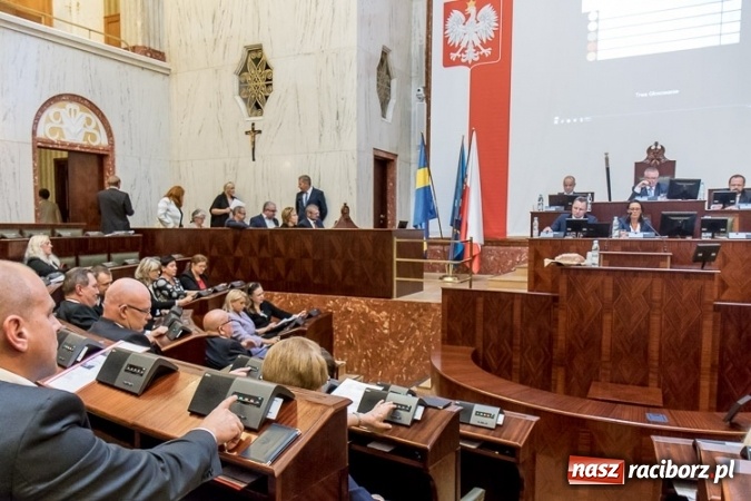 Zdjęcie w galerii na portalu naszraciborz.pl: Radni Sejmiku Wojew&oacute;dztwa Śląskiego wystąpili z apelem wiadomości z regionu