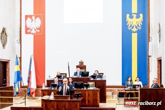 Zdjęcie w galerii na portalu naszraciborz.pl: Radni Sejmiku Wojew&oacute;dztwa Śląskiego wystąpili z apelem wiadomości z regionu
