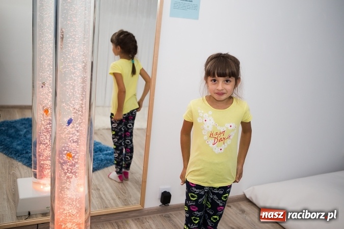 Zdjęcie w galerii na portalu naszraciborz.pl: Otoczenie dostosowane do dziecka - w SP 1 powstała Sala Doświadczania Świata wiadomości z regionu