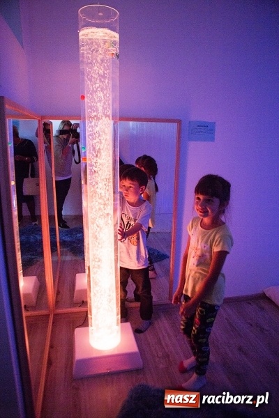 Zdjęcie w galerii na portalu naszraciborz.pl: Otoczenie dostosowane do dziecka - w SP 1 powstała Sala Doświadczania Świata wiadomości z regionu