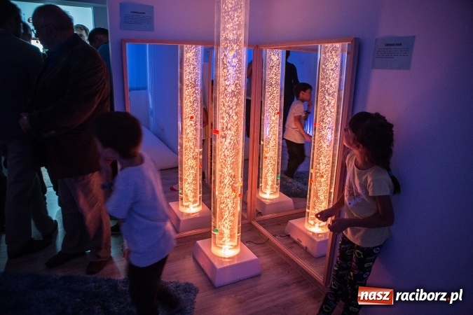 Zdjęcie w galerii na portalu naszraciborz.pl: Otoczenie dostosowane do dziecka - w SP 1 powstała Sala Doświadczania Świata wiadomości z regionu