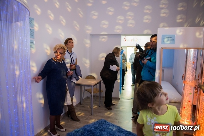 Zdjęcie w galerii na portalu naszraciborz.pl: Otoczenie dostosowane do dziecka - w SP 1 powstała Sala Doświadczania Świata wiadomości z regionu