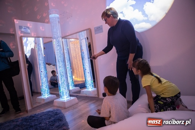 Zdjęcie w galerii na portalu naszraciborz.pl: Otoczenie dostosowane do dziecka - w SP 1 powstała Sala Doświadczania Świata wiadomości z regionu