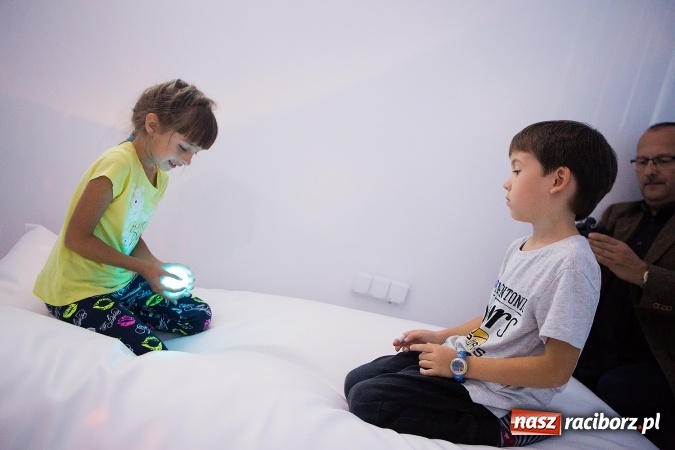 Zdjęcie w galerii na portalu naszraciborz.pl: Otoczenie dostosowane do dziecka - w SP 1 powstała Sala Doświadczania Świata wiadomości z regionu