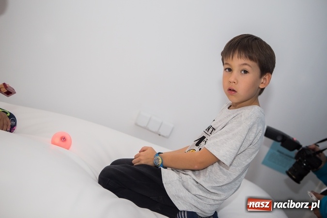 Zdjęcie w galerii na portalu naszraciborz.pl: Otoczenie dostosowane do dziecka - w SP 1 powstała Sala Doświadczania Świata wiadomości z regionu