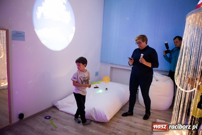 Zdjęcie w galerii na portalu naszraciborz.pl: Otoczenie dostosowane do dziecka - w SP 1 powstała Sala Doświadczania Świata wiadomości z regionu