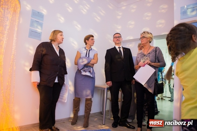 Zdjęcie w galerii na portalu naszraciborz.pl: Otoczenie dostosowane do dziecka - w SP 1 powstała Sala Doświadczania Świata wiadomości z regionu