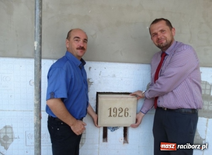 Zdjęcie w galerii na portalu naszraciborz.pl: Skarb z Krzanowic wr&oacute;cił na swoje miejsce wiadomości z regionu