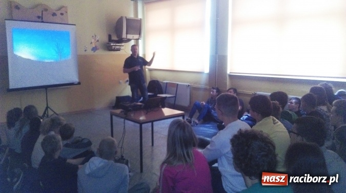 Zdjęcie w galerii na portalu naszraciborz.pl: Kosmiczna podr&oacute;ż uczni&oacute;w ZSO z Kuźni Raciborskiej wiadomości z regionu