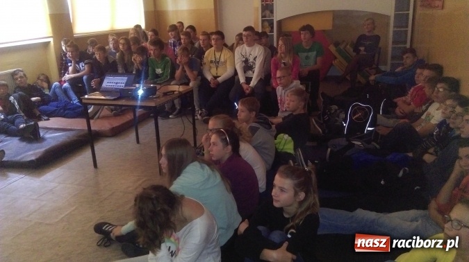 Zdjęcie w galerii na portalu naszraciborz.pl: Kosmiczna podr&oacute;ż uczni&oacute;w ZSO z Kuźni Raciborskiej wiadomości z regionu